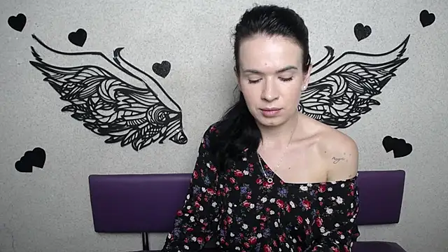 JasmineKouch online show from 9, 9, 2025