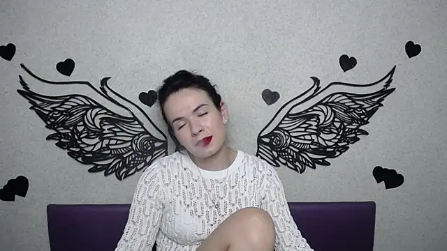 JasmineKouch online show from 8, 9, 2025