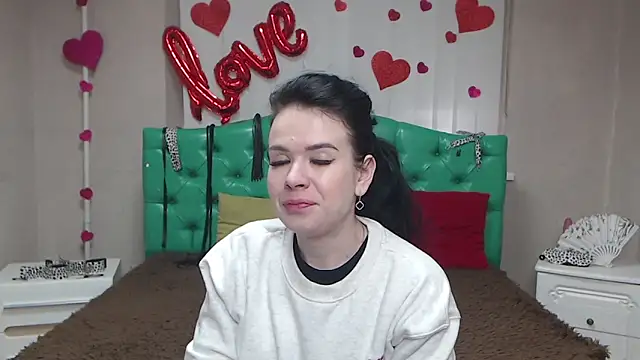 JasmineKouch online show from 6, 2, 2026