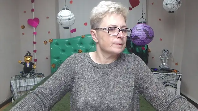 EmiliaGree online show from 10, 11, 2025