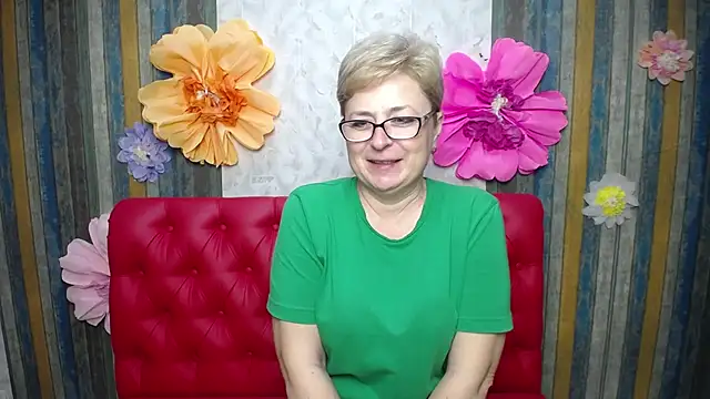 Snapshot of EmiliaGree chatting on 10, 5, 2026 EmiliaGree online show from 10, 5, 2026