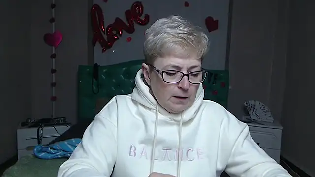 Snapshot of EmiliaGree chatting on 4, 2, 2026 EmiliaGree online show from 4, 2, 2026