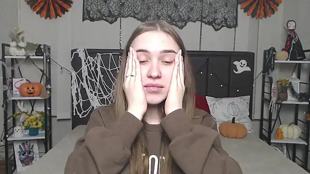 LauraHlot online show from 10, 11, 2025