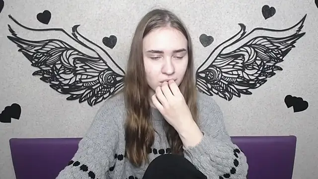 LauraHlot online show from 5, 10, 2025