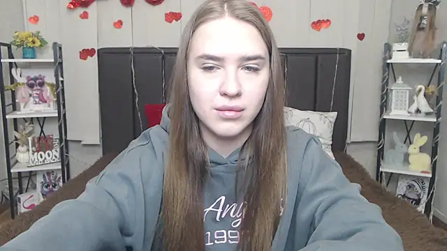 LauraHlot online show from 3, 5, 2026
