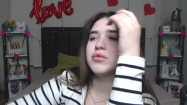 LauraHlot online show from 8, 3, 2025