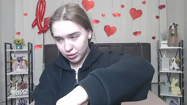 LauraHlot online show from 12, 2, 2026