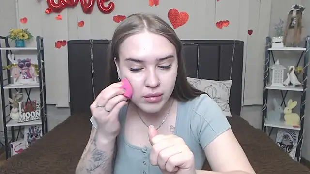LauraHlot online show from 9, 5, 2026