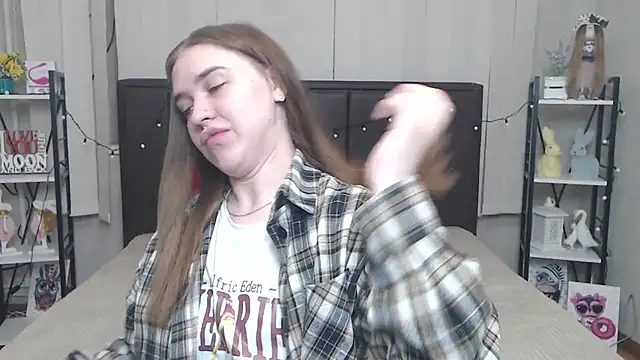 LauraHlot online show from 11, 9, 2025