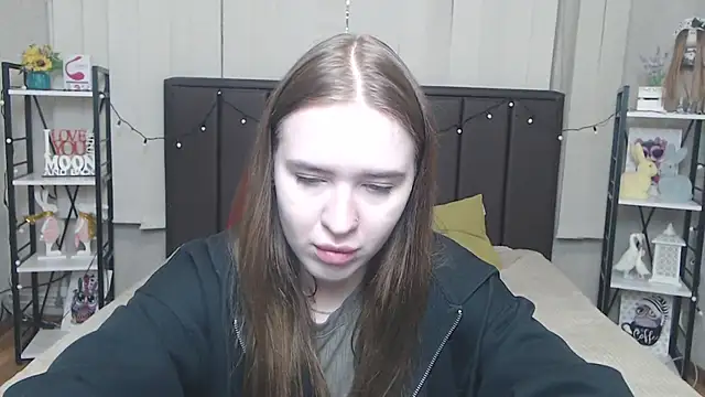 LauraHlot online show from 16, 9, 2025