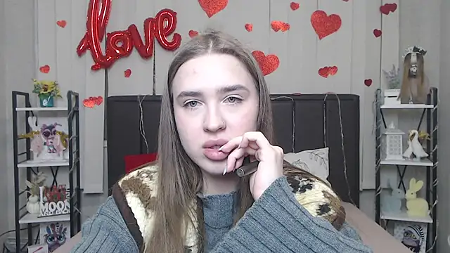 LauraHlot online show from 4, 2, 2026