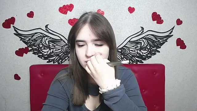 LauraHlot online show from 15, 3, 2025