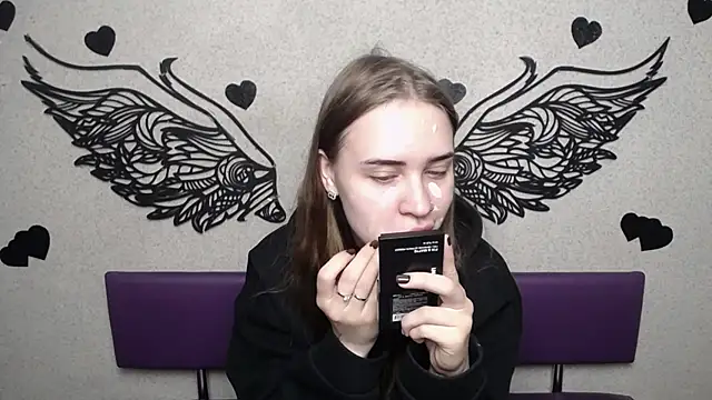 LauraHlot online show from 4, 10, 2025