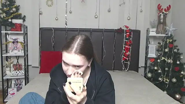 LauraHlot online show from 15, 12, 2025