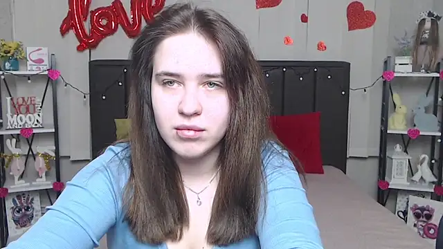 LauraHlot online show from 9, 3, 2025