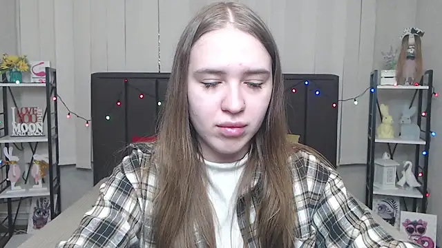 LauraHlot online show from 9, 9, 2025