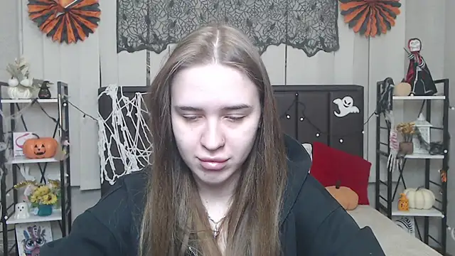 LauraHlot online show from 28, 10, 2025