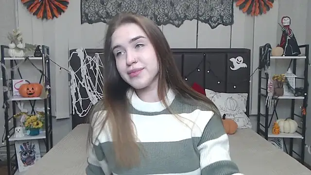 LauraHlot online show from 7, 11, 2025