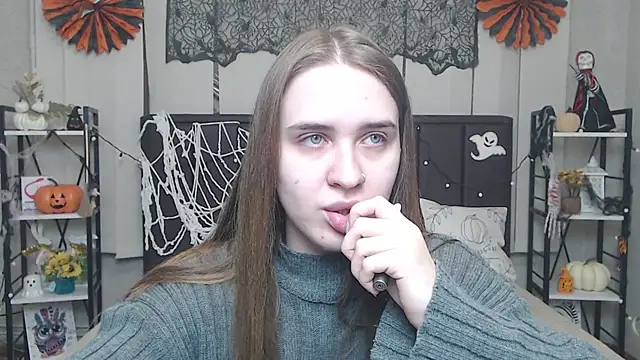 LauraHlot online show from 4, 11, 2025