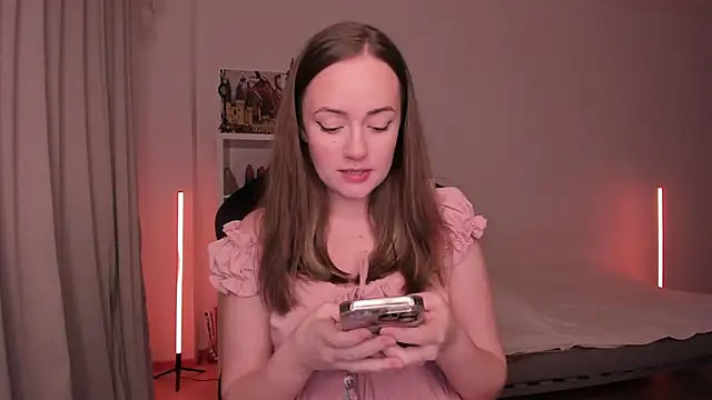 WalkingGirl online show from 5, 2, 2025