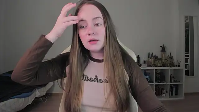 WalkingGirl online show from 9, 2, 2026