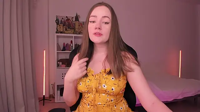 WalkingGirl online show from 8, 2, 2025