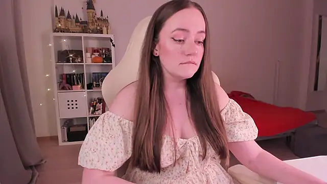 WalkingGirl online show from 1, 10, 2025