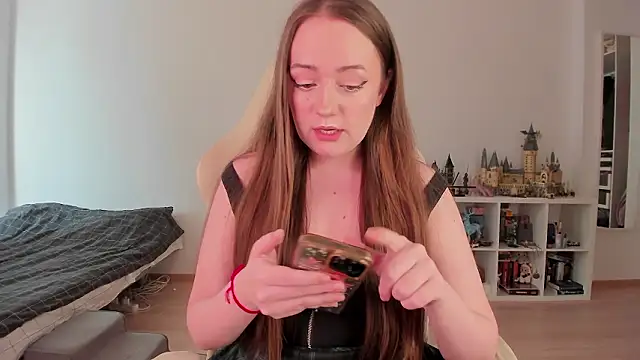 WalkingGirl online show from 18, 3, 2026