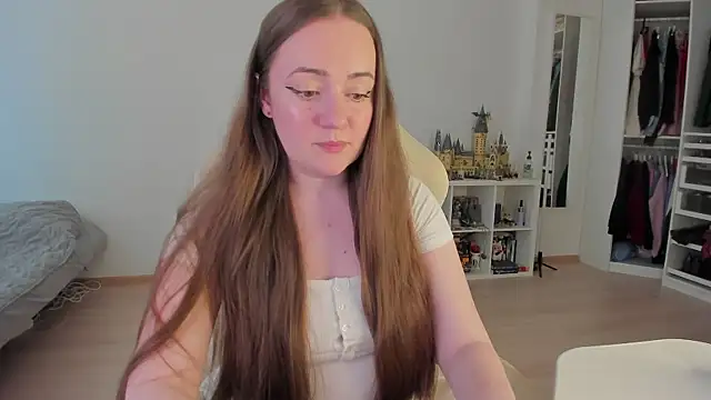 WalkingGirl online show from 22, 6, 2026