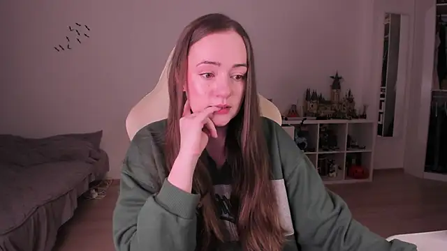 WalkingGirl online show from 27, 11, 2025