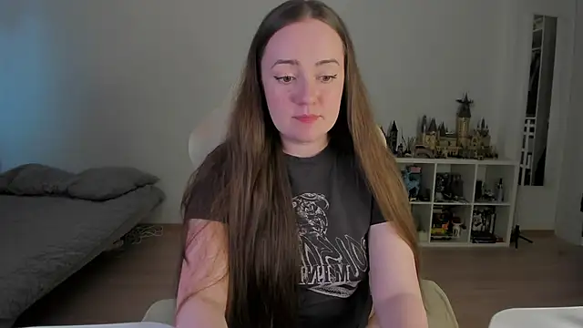 WalkingGirl online show from 17, 6, 2026