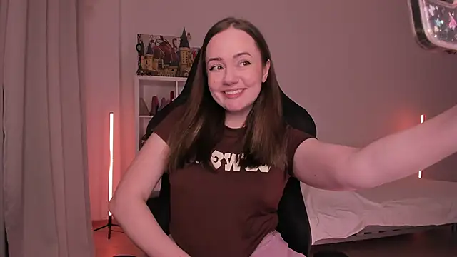 WalkingGirl online show from 7, 2, 2025