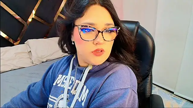 Camiila Osorio online show from 15, 4, 2026