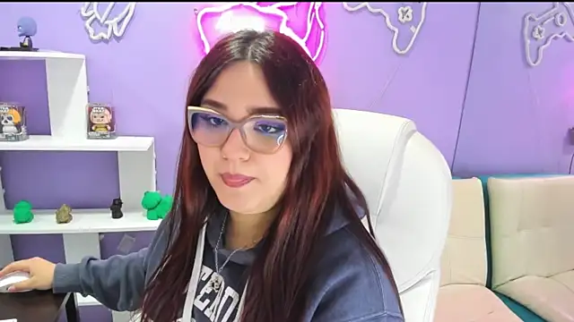 Camiila Osorio online show from 17, 9, 2025