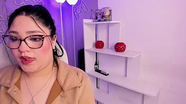 Camiila Osorio online show from 7, 3, 2026