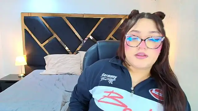 Camiila Osorio online show from 8, 5, 2026