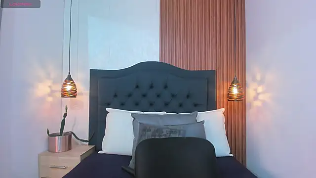 SARA STONE17 online show from 10, 9, 2025