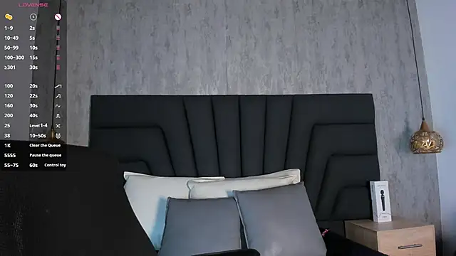 SARA STONE17 online show from 6, 3, 2025