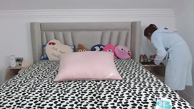 CatWoman0001 online show from 30, 11, 2025