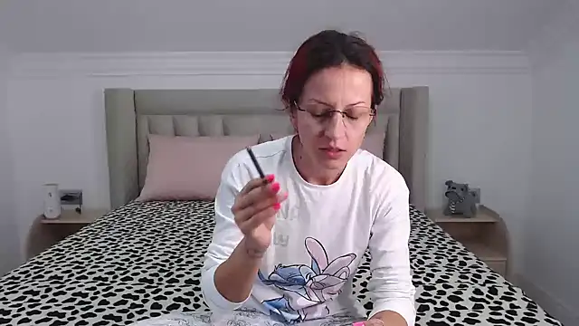 CatWoman0001 online show from 7, 11, 2025