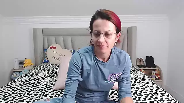 CatWoman0001 online show from 2, 12, 2025