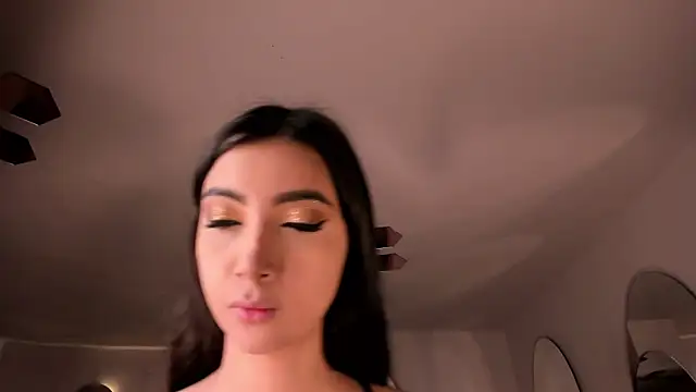 ValeriaVelvet online show from 5, 4, 2026