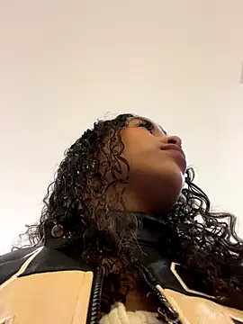 MarieLeon online show from 16, 12, 2025