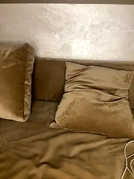 Snapshot of RachaCharmouta chatting on 17, 10, 2025 RachaCharmouta online show from 17, 10, 2025