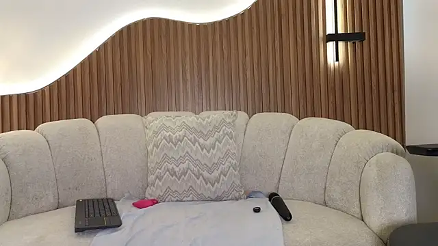 anellejones online show from 4, 7, 2026