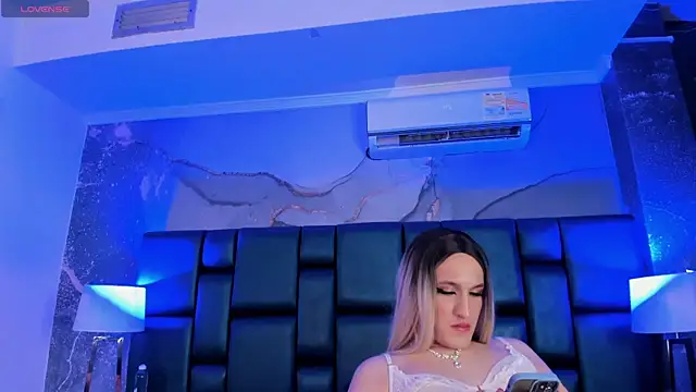 Snapshot of JESSI_NAOMI chatting on 4, 2, 2025 JESSI NAOMI online show from 4, 2, 2025