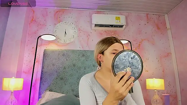 Snapshot of JESSI_NAOMI chatting on 4, 11, 2025 JESSI NAOMI online show from 4, 11, 2025