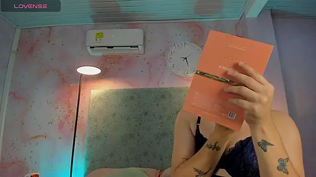 Snapshot of JESSI_NAOMI chatting on 19, 12, 2025 JESSI NAOMI online show from 19, 12, 2025