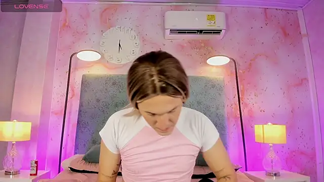 Snapshot of JESSI_NAOMI chatting on 9, 11, 2025 JESSI NAOMI online show from 9, 11, 2025