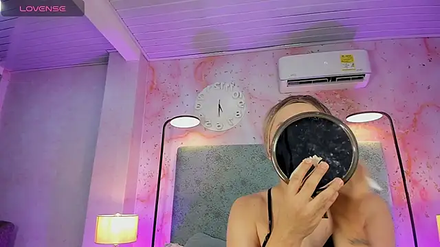 Snapshot of JESSI_NAOMI chatting on 2, 11, 2025 JESSI NAOMI online show from 2, 11, 2025